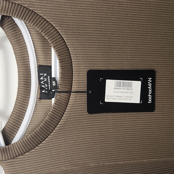 Brand New! BOOHOO MENS RIBBED STRIPE T SHIRT SIZE MEDIUM - Picture 2 of 3